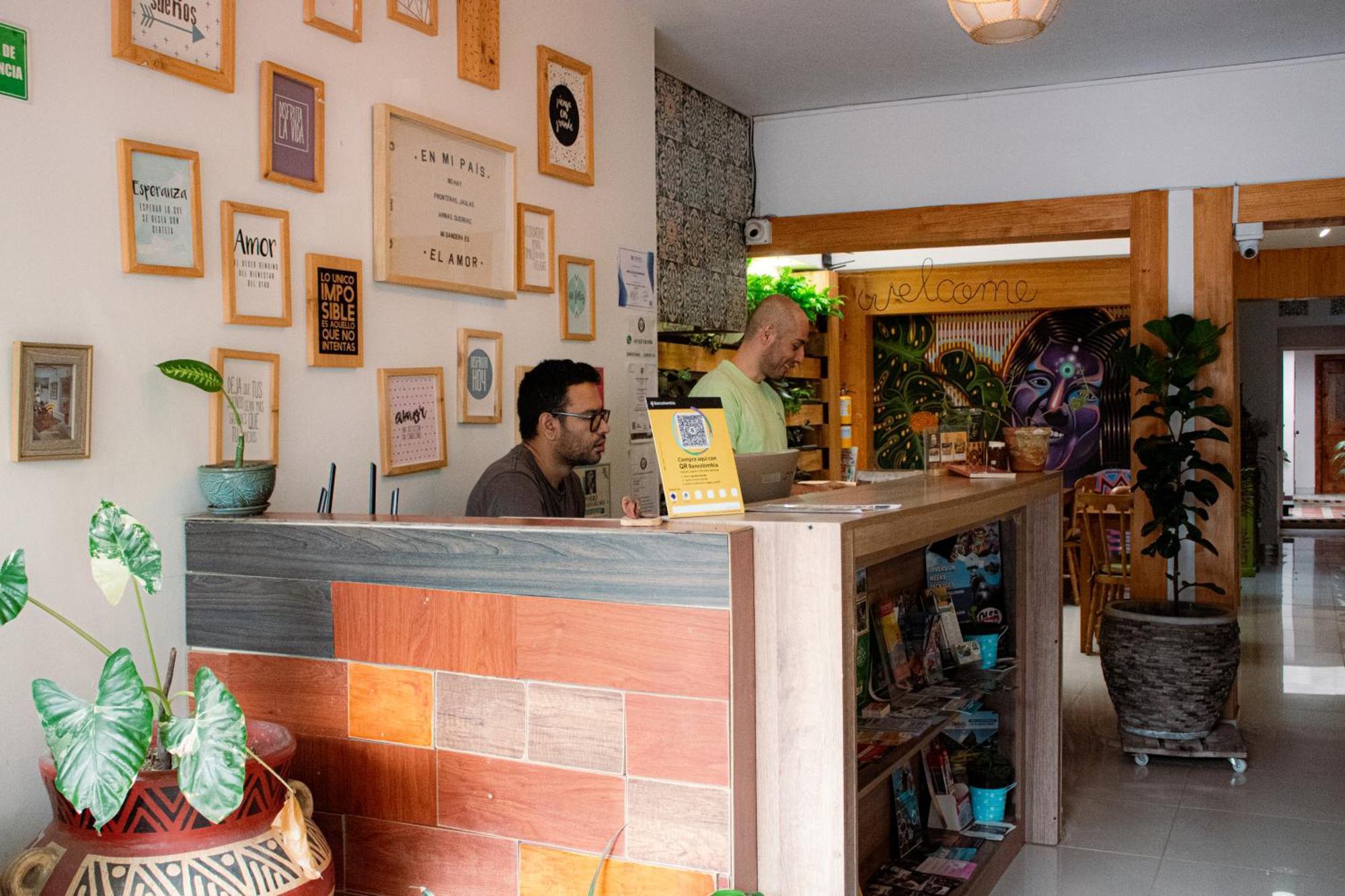 Adn Algo De Nosotros - Malaika Hostel *